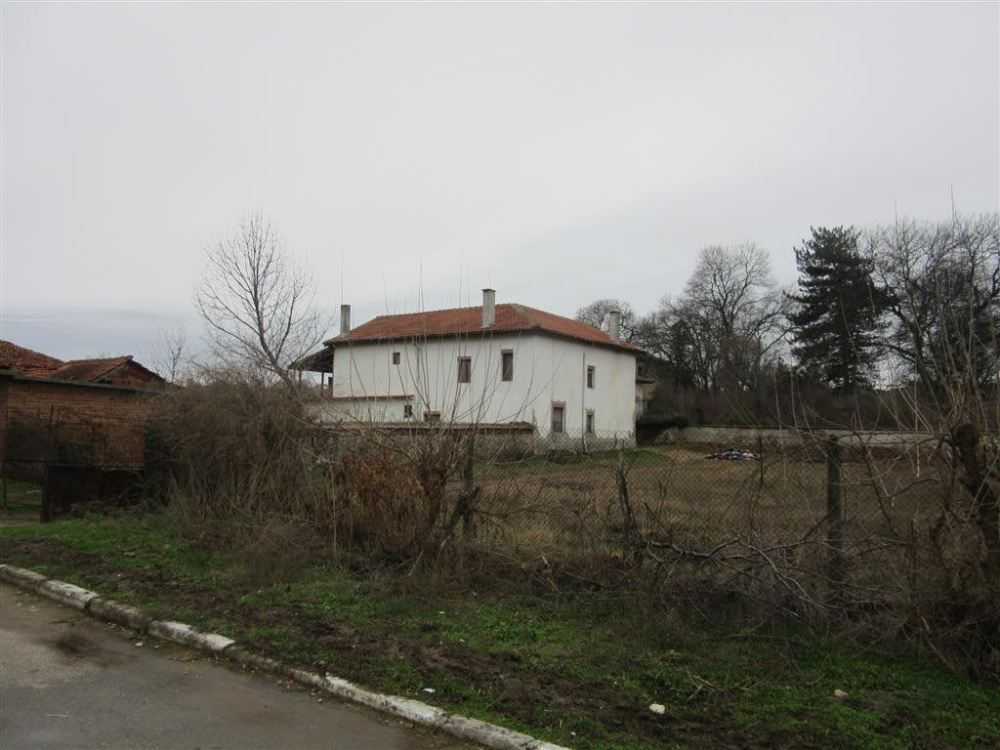 Парцел с къща Нова Надежда