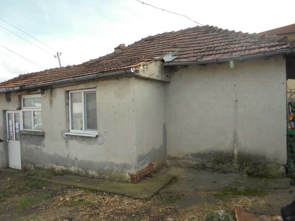 Парцел с къща Добрич