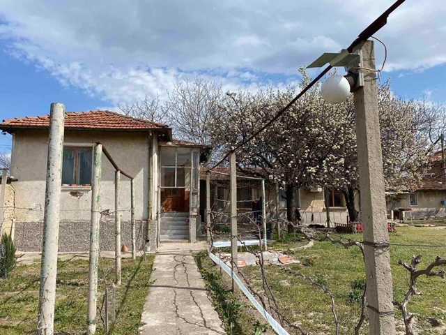 Парцел с къща в Катуница