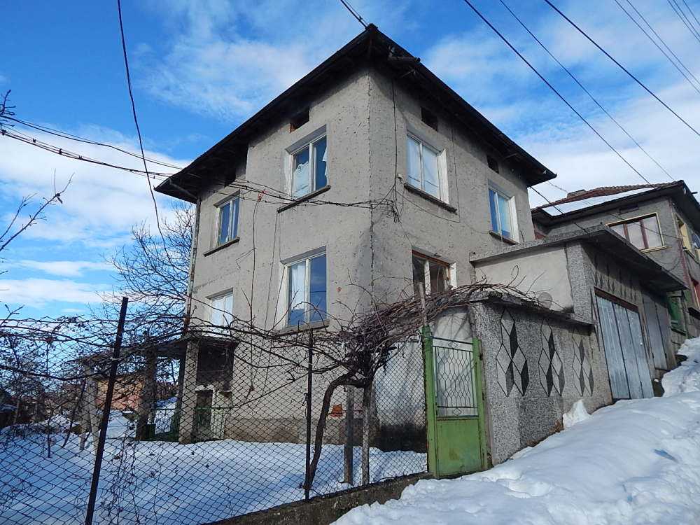 Къща с парцел в Никопол