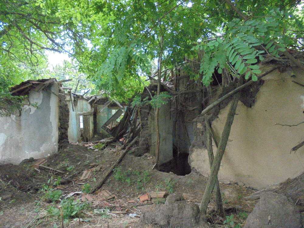 Парцел с къща в Малина