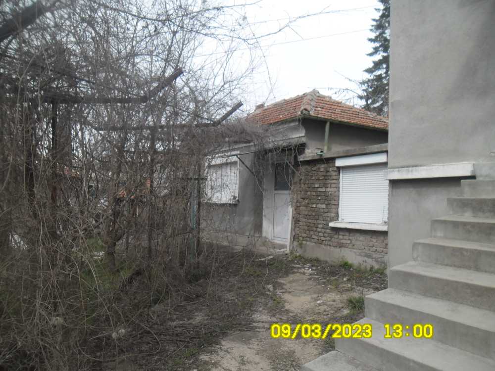 Парцел с къща Кирилово