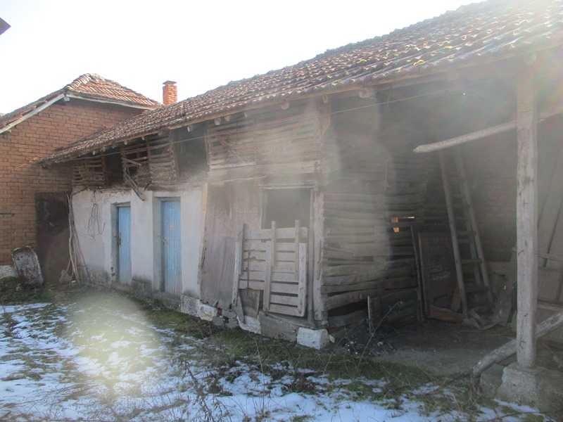 Къща с парцел в с. Тетово