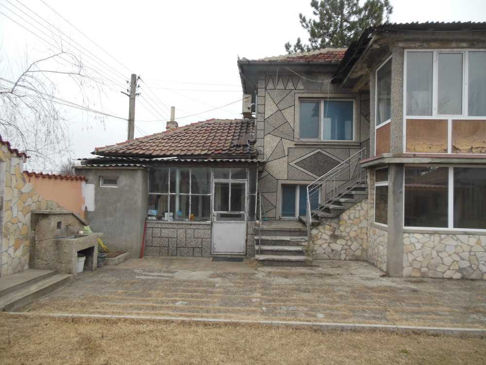 Парцел с къща Гълъбово