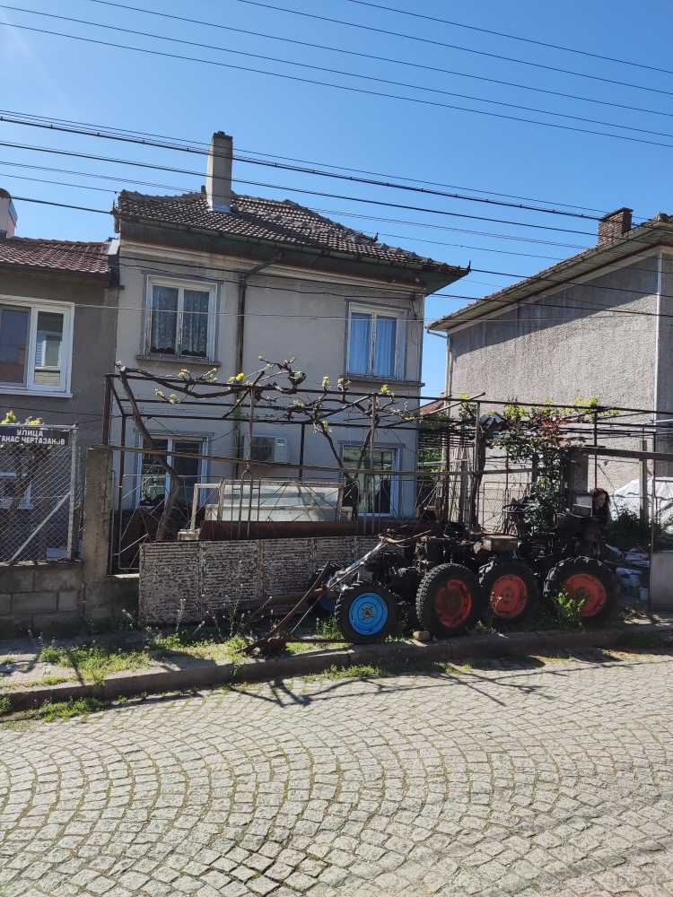 Парцел с къща в Горна Оряховица