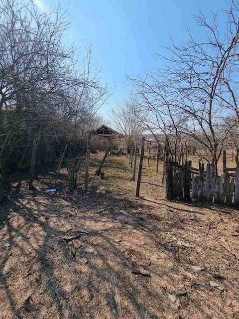 Парцел с къща в Хотанца