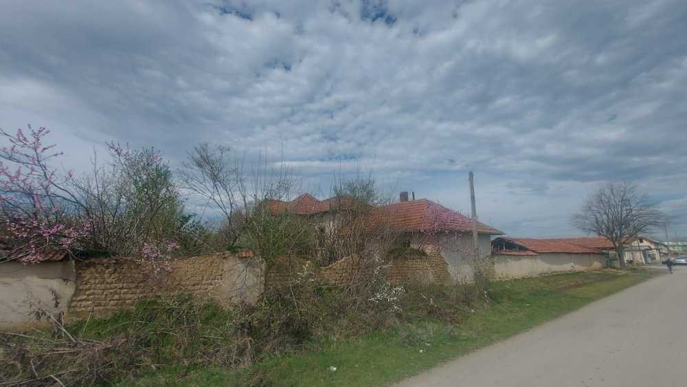 Къща с парцел Летница