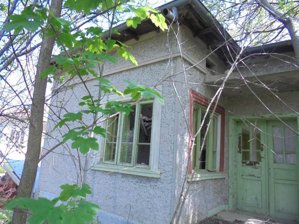 Парцел с къща в с. Чернооково