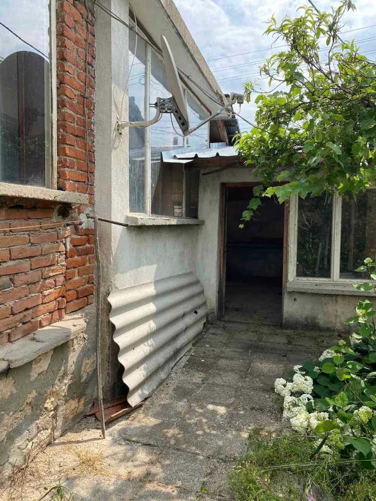 Парцел с къща Белозем