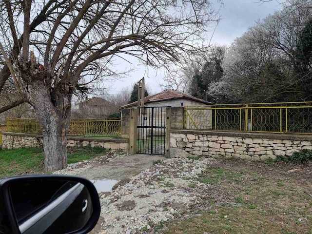 Парцел с къща Беляново