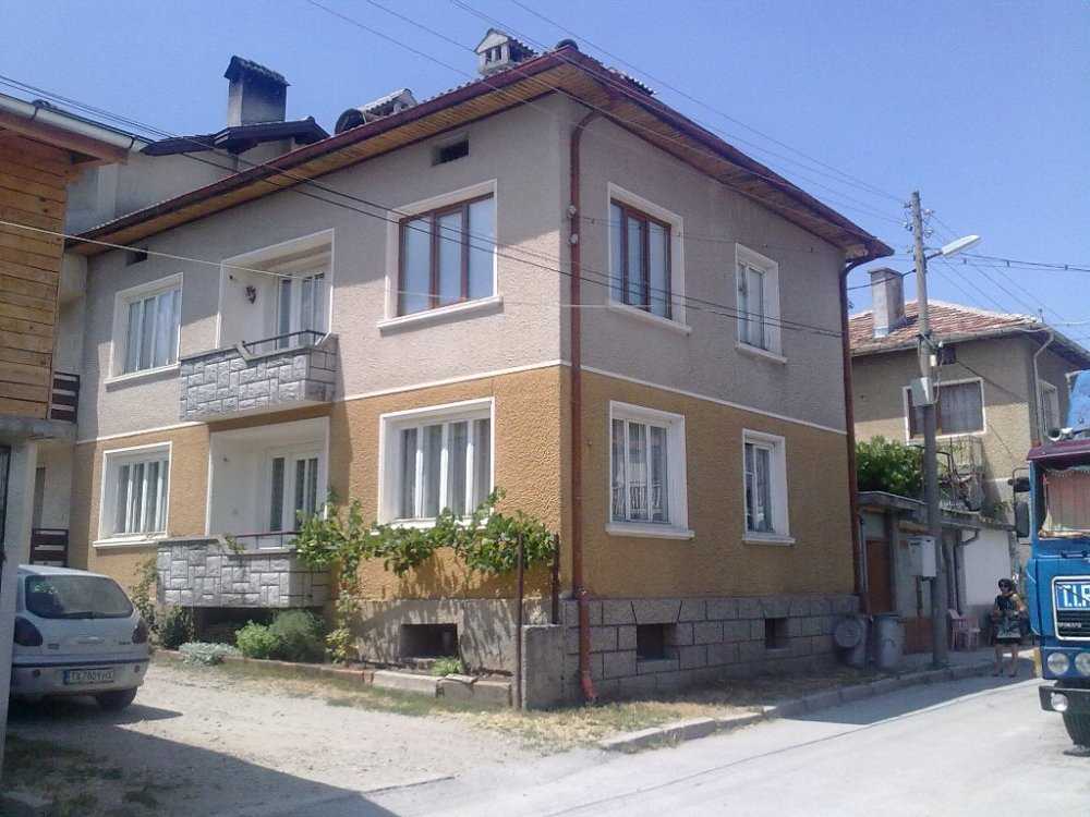 Парцел с къща Добринище