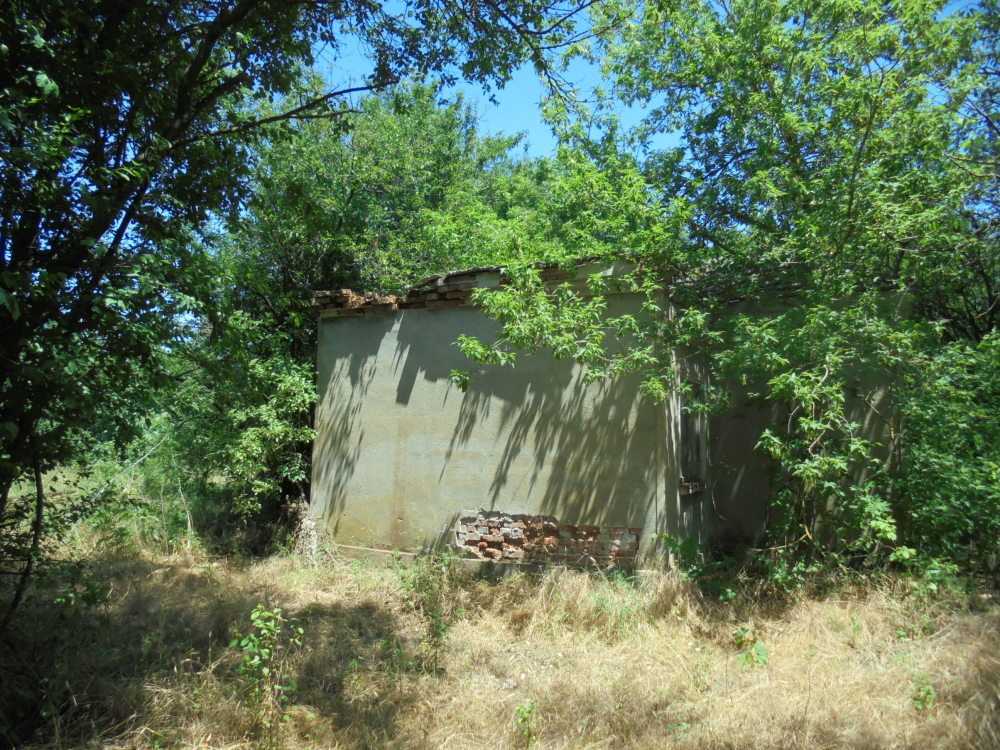 Парцел с къща Преспа