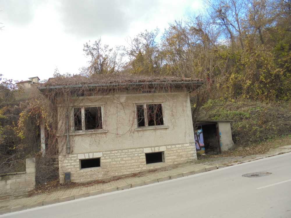 Парцел с къща Балчик