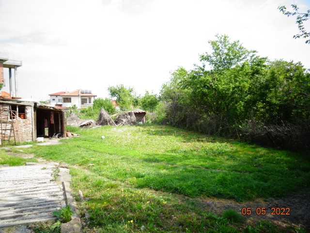 Парцел с къща Маринка