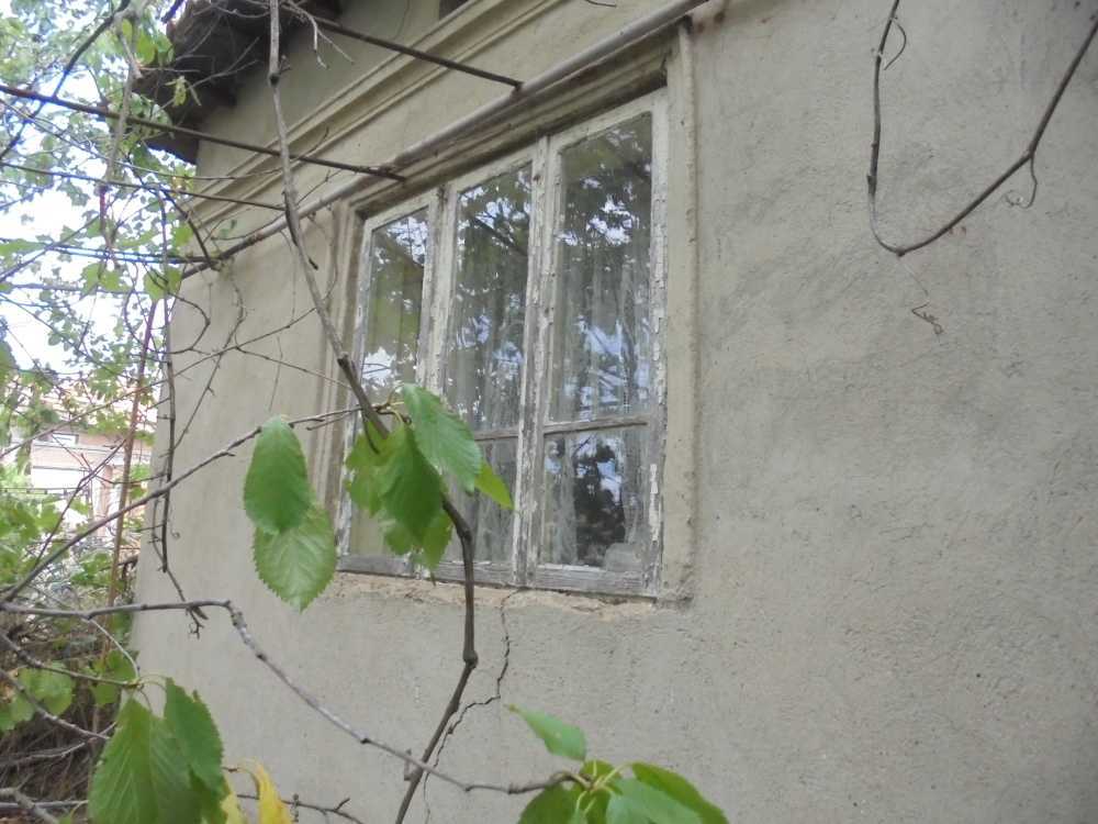 Парцел с къща Дропла