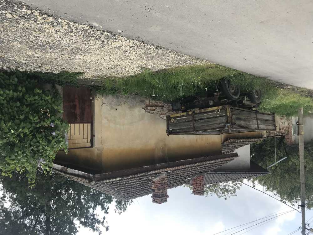 Къща с парцел Новград