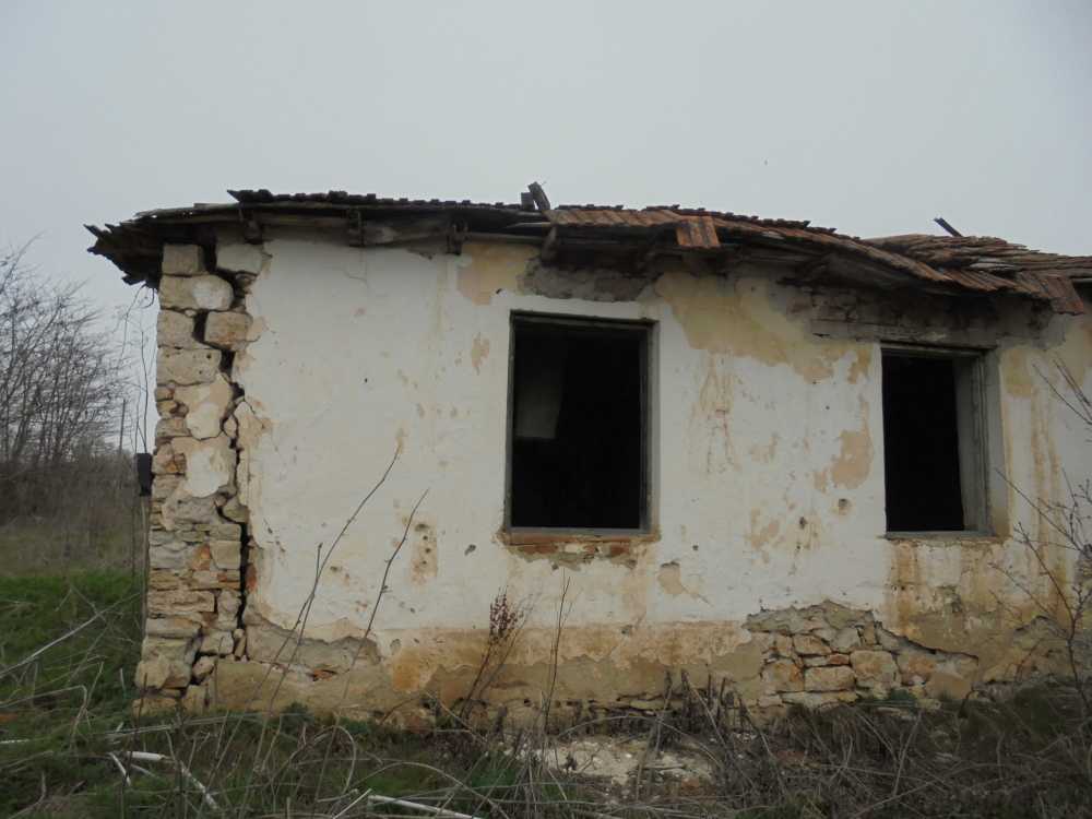 Парцел с къща Горица