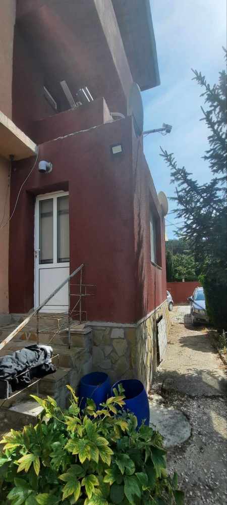 Парцел с къща Варна