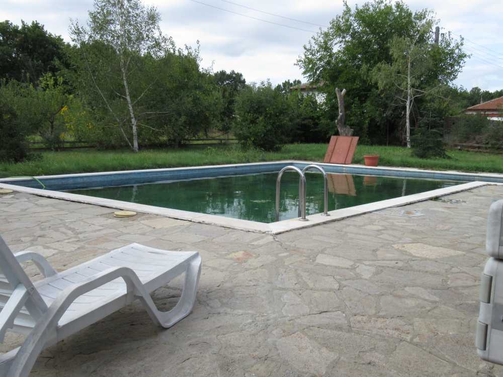 Парцел с къща Сираково