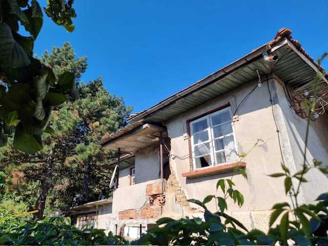 Парцел с къща Русе