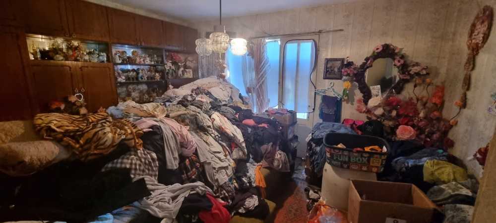 Парцел с къща Девня