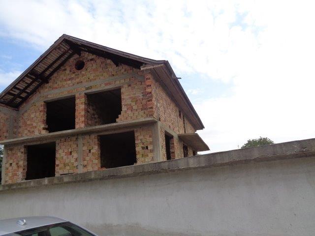 Къща с парцел в с. Братаница