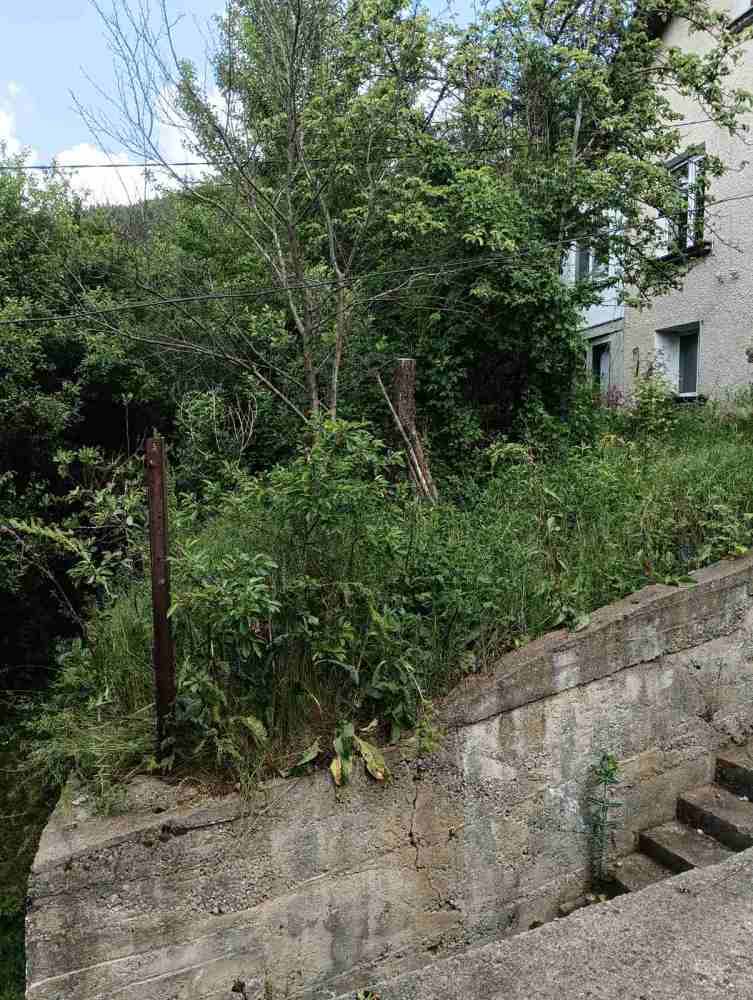 Парцел с къща Своге