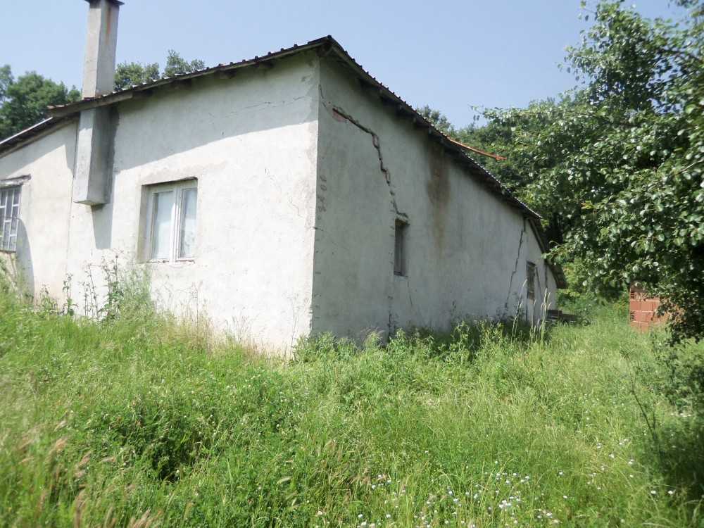 Парцел с къща в Войводово