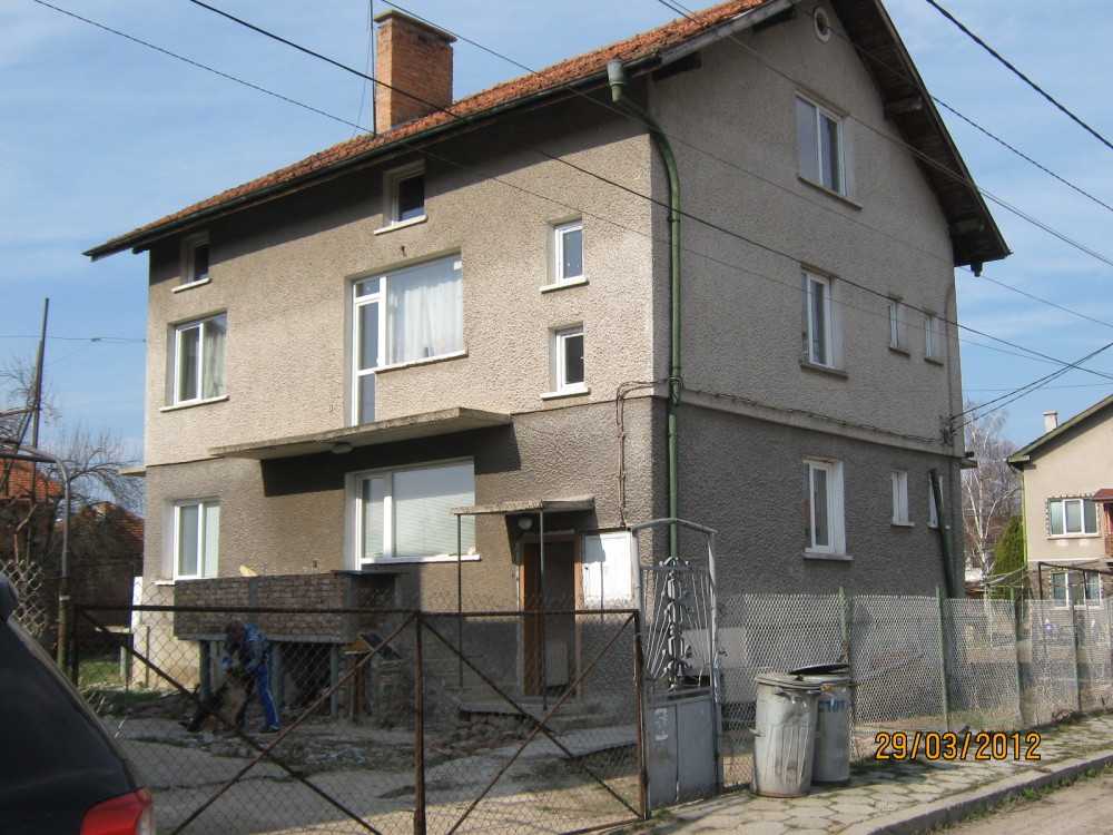 Къща с парцел Нови Искър