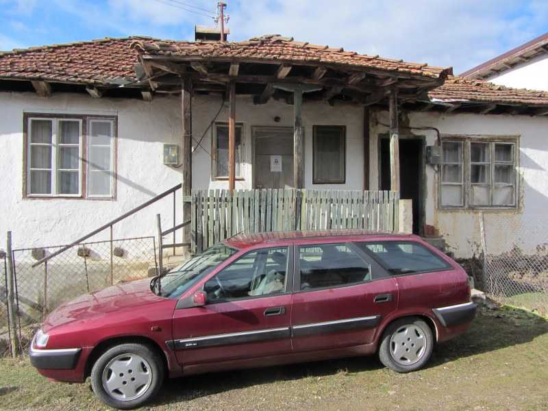Парцел с къща в с. Косово