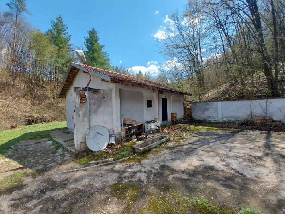 Къща с парцел Троян