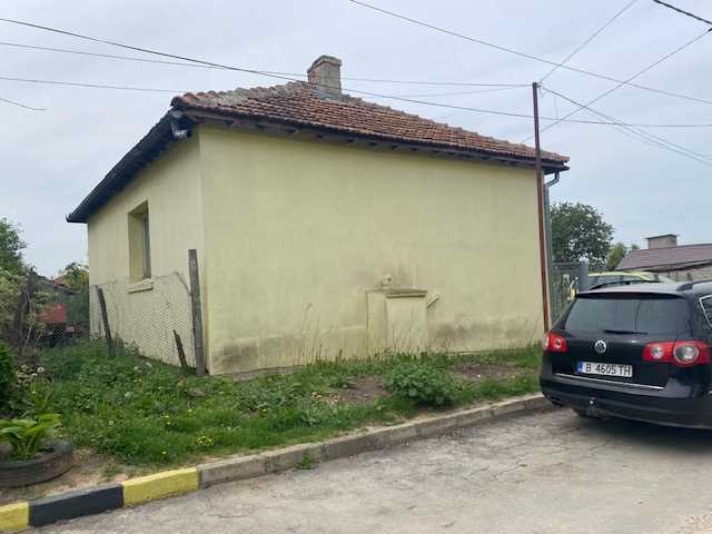 Парцел с къща Суворово