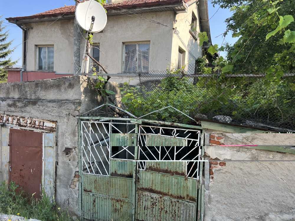 Етаж от къща Сливница