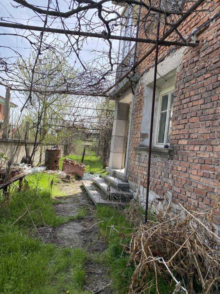 Къща с парцел Белозем