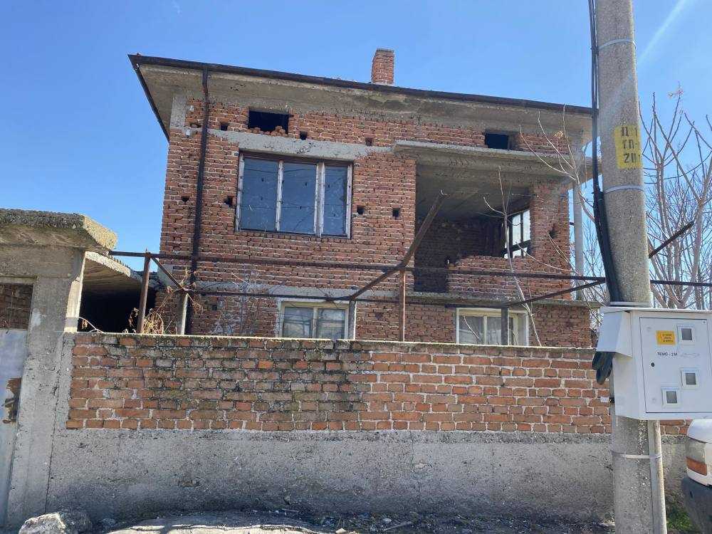 Къща с парцел Белозем