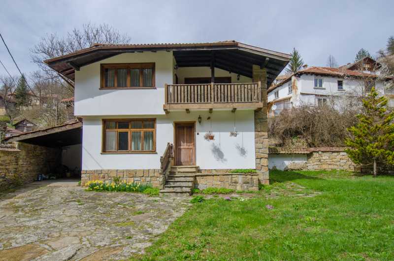 Парцел с къща Плачковци