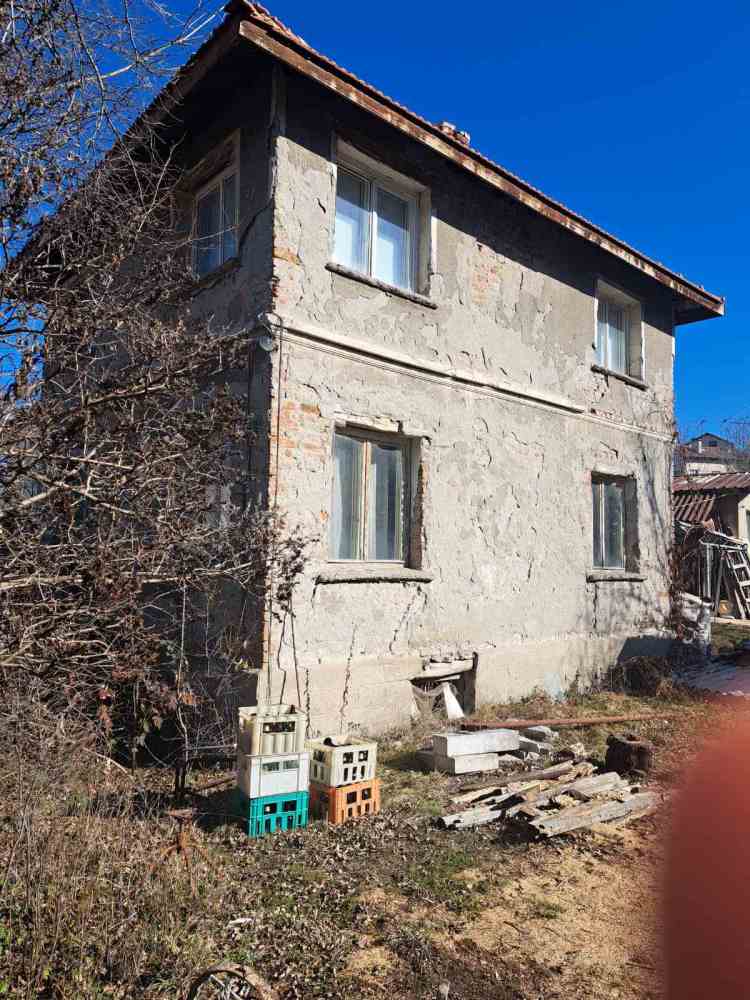 Парцел с къща Сливница