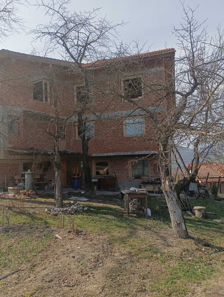 Парцел с къща Петрич