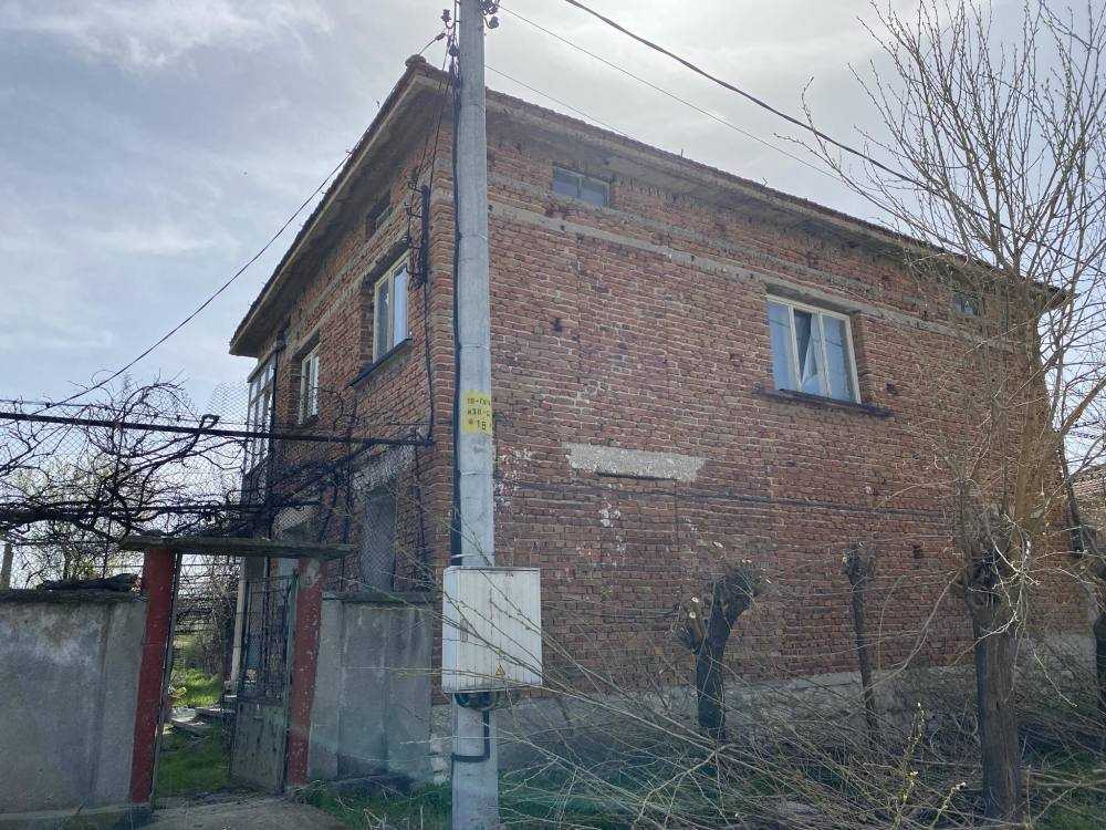 Къща с парцел Белозем