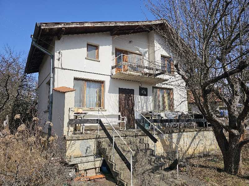 Парцел с къща Беренде