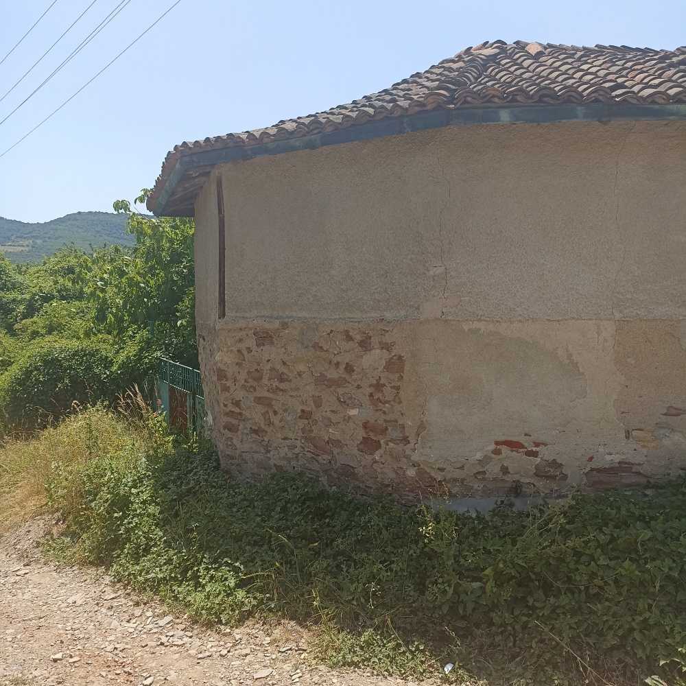 Парцел с къща Петрич