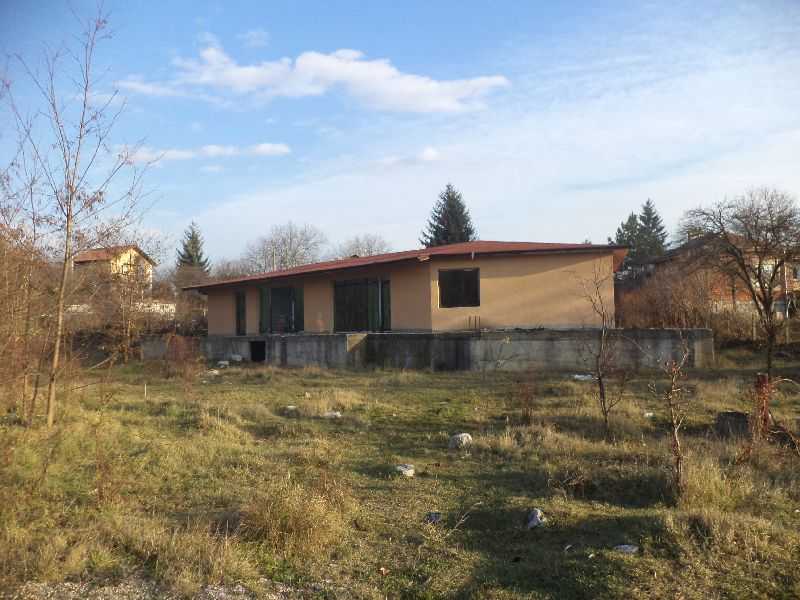 Парцел с къща в Безден