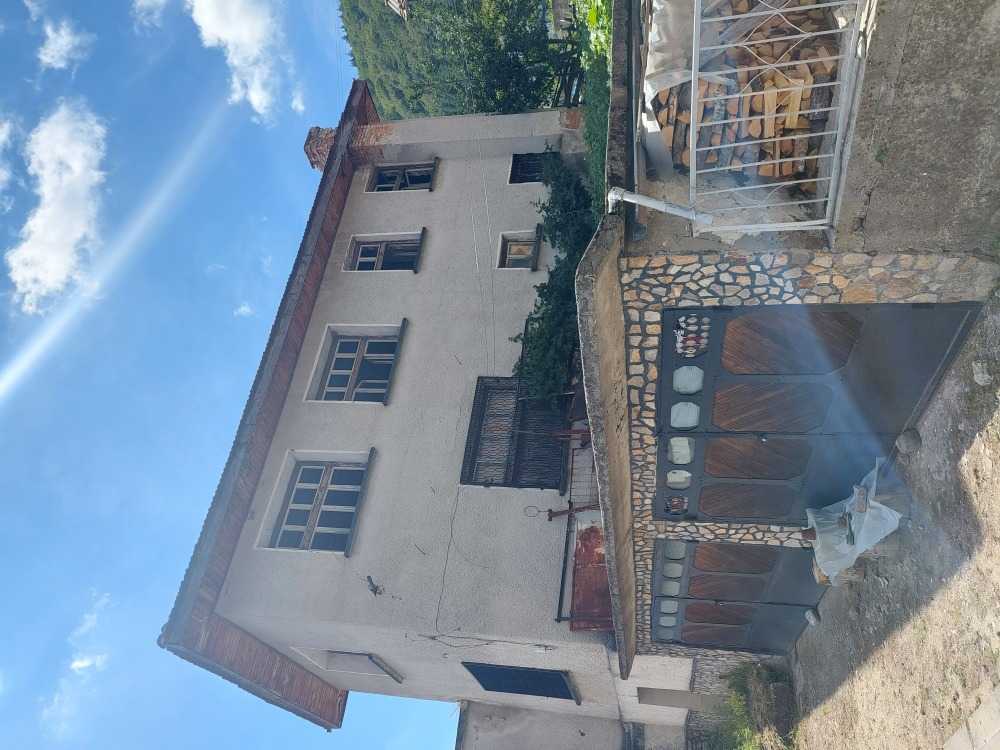 Парцел с къща в Селча