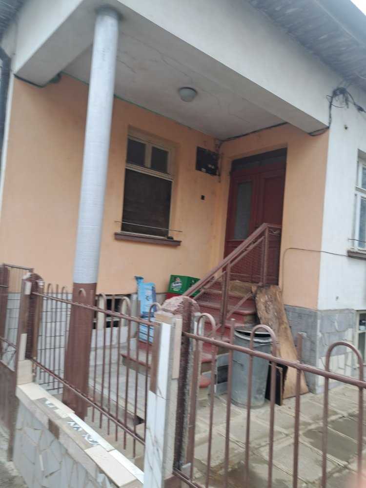 Парцел с къща Ботевград