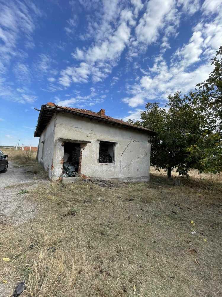 Производствен имот в с. Златополе