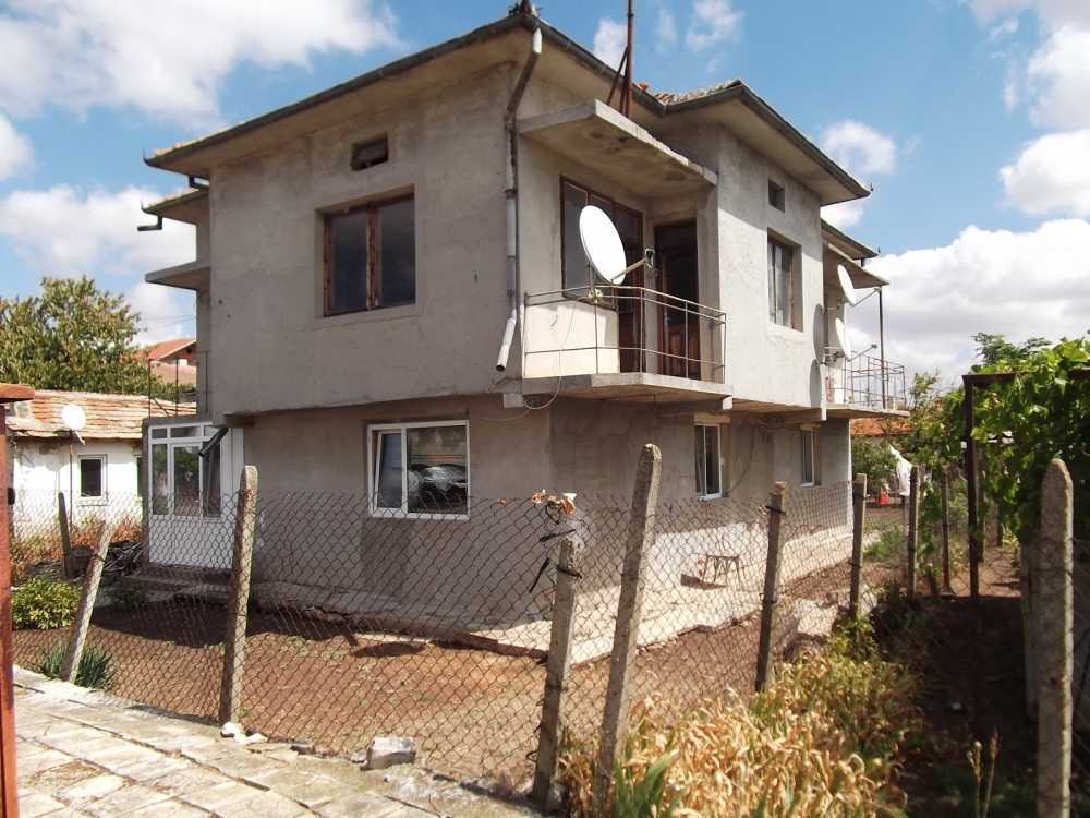 Парцел с къща Каварна