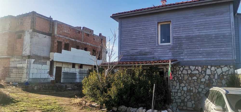 Парцел с къща Равадиново