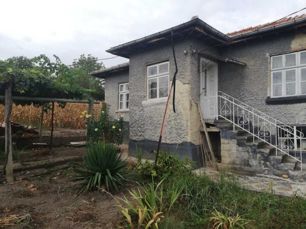 Парцел с къща Мараш