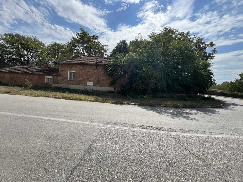 Парцел с къща Бацова махала