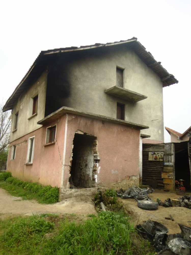 Къща с парцел Златна Панега